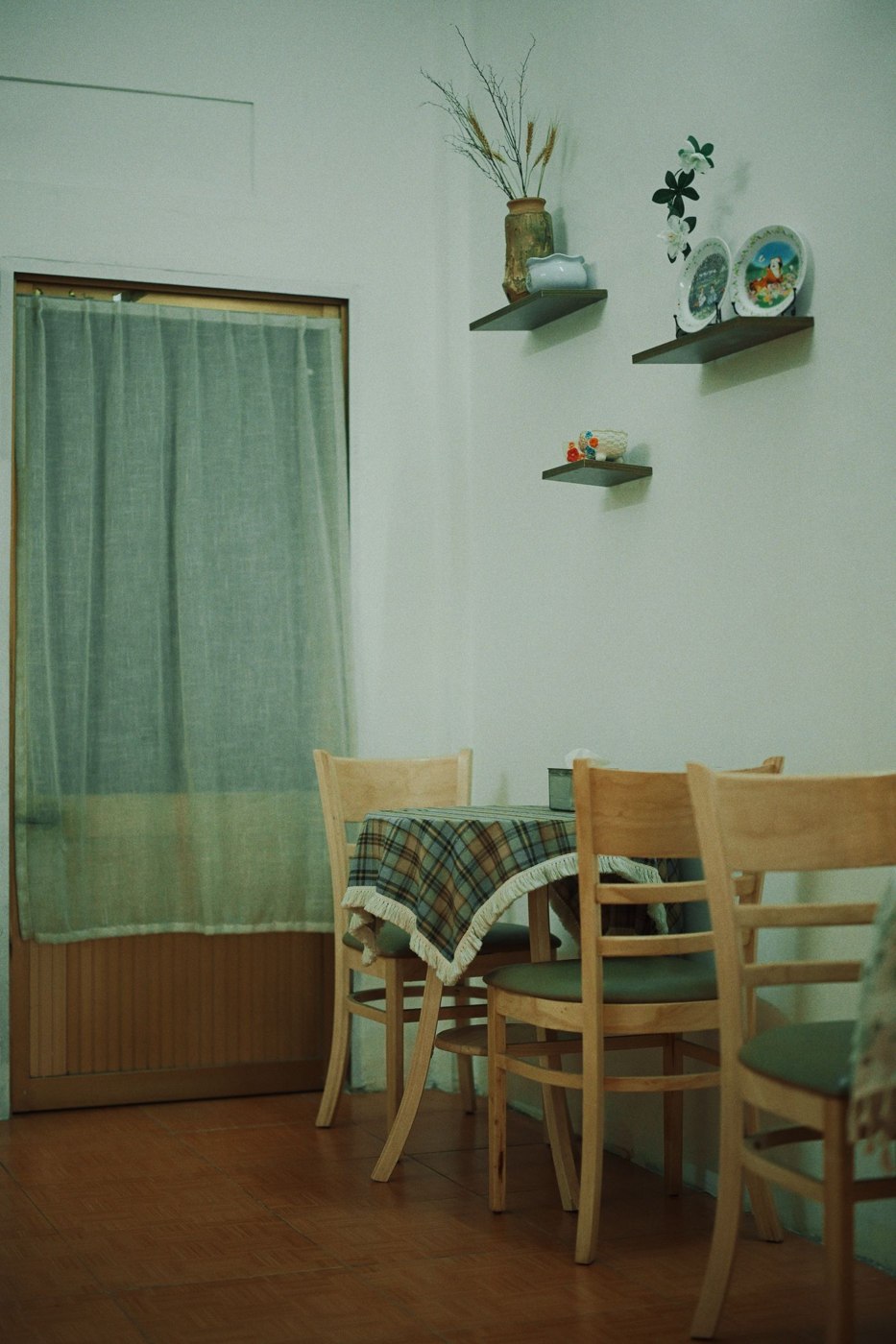 Cozy Dining Corner with Wooden Chairs